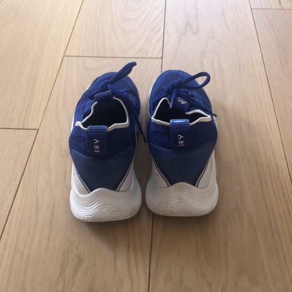 Curry Flow 8, size Y7 - Picture 4 of 10